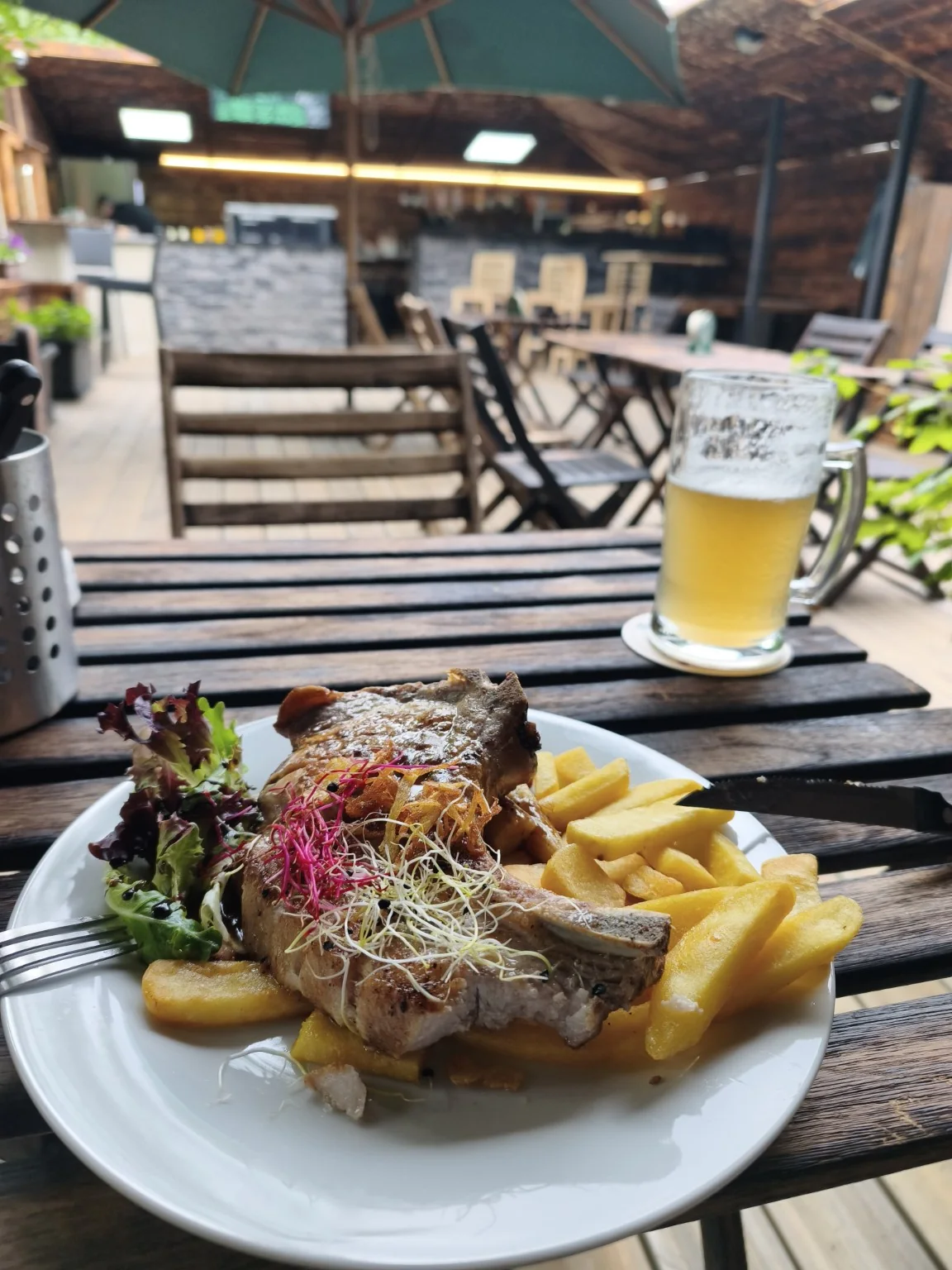 Jídlo a pivo v Rezervě